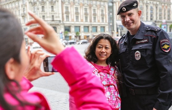 Туристическая полиция в Волгограде помогла болельщикам из Австралии вернуть смартфон