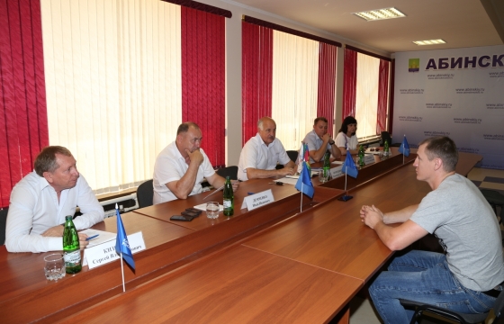 Депутат Госдумы Демченко встретился с жителями Абинского района