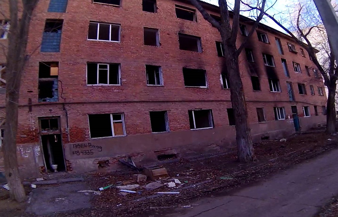 Мэрию Ахтубинска обязали снести аварийное общежитие