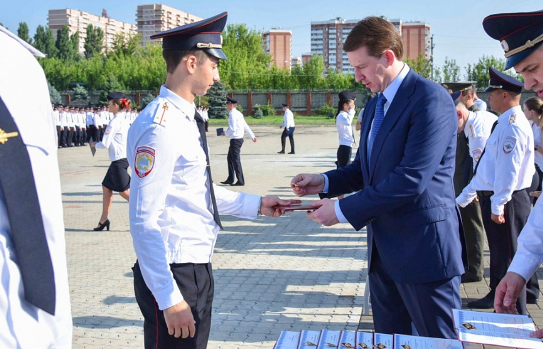 Вице-губернатор Копайгородский поздравил выпускников Краснодарского университета МВД