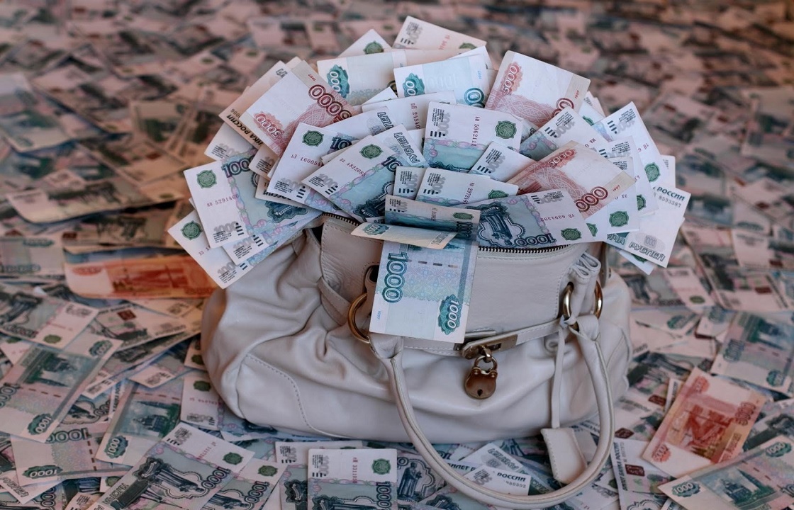 Управляющий волгоградским банком похитил крупную сумму, чтобы отыграться на бирже