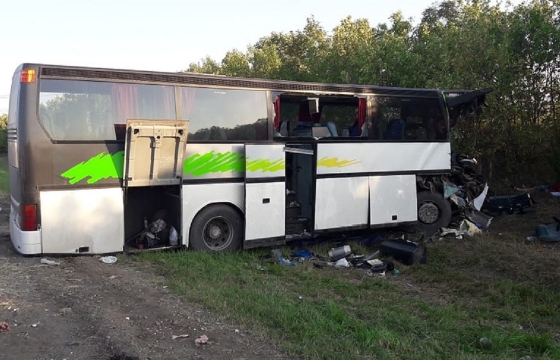 Три человека погибли и еще двое пострадало в автокатастрофе в Крыму