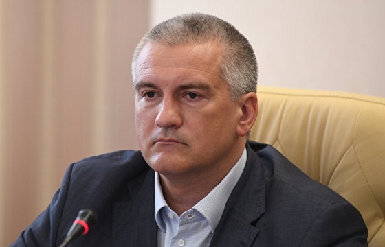 Аксенов хочет снять с себя санкции через украинский суд
