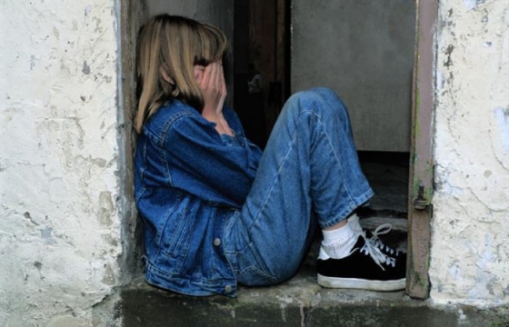 Трое подростков изнасиловали 6-летнюю девочку в Астраханской области