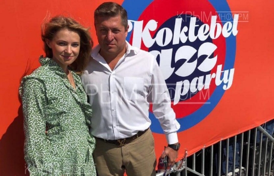 Наталья Поклонская впервые после свадьбы появилась на публике с мужем