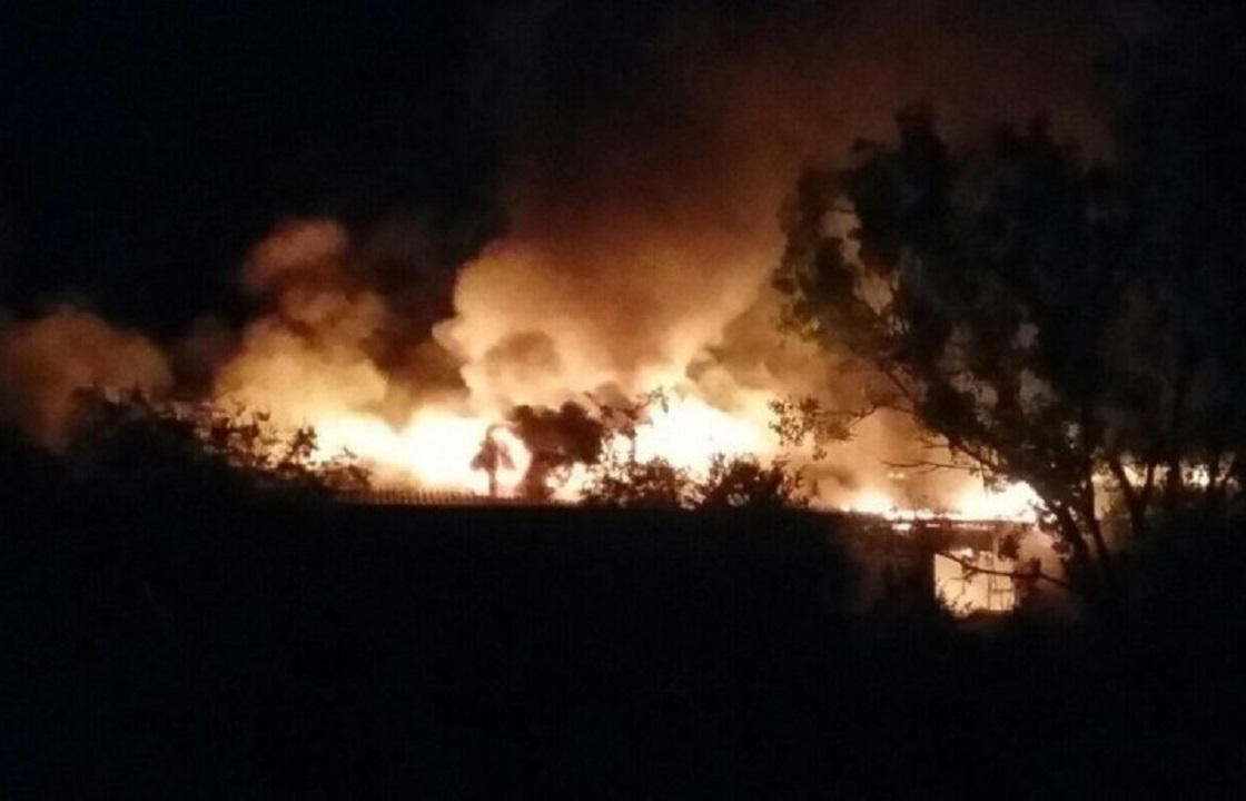 Мужчина обиделся на хозяйку и сжег ее дом в Астраханской области