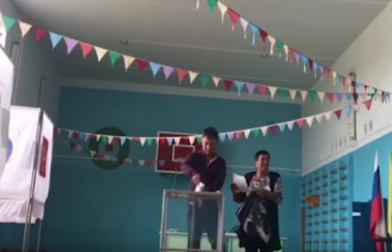 Открытый вброс на выборах в Калмыкии попал на видео. СКР проводит проверку