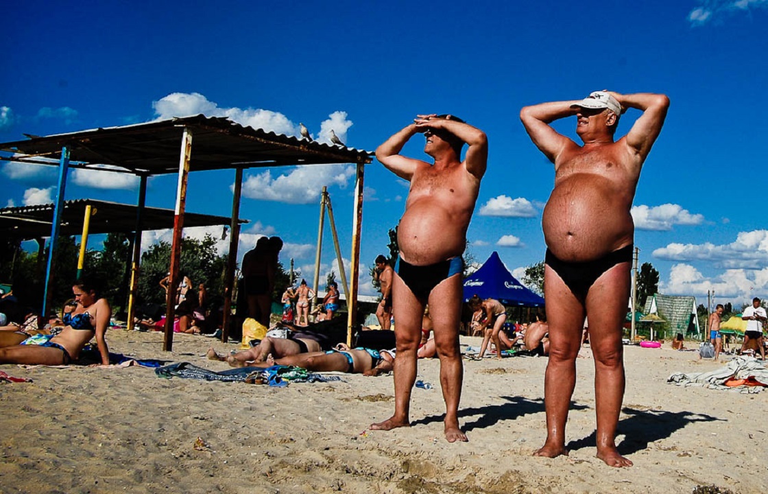 Мусор, пьянство и мат. Жители российских курортов рассказали, что им не нравится в туристах