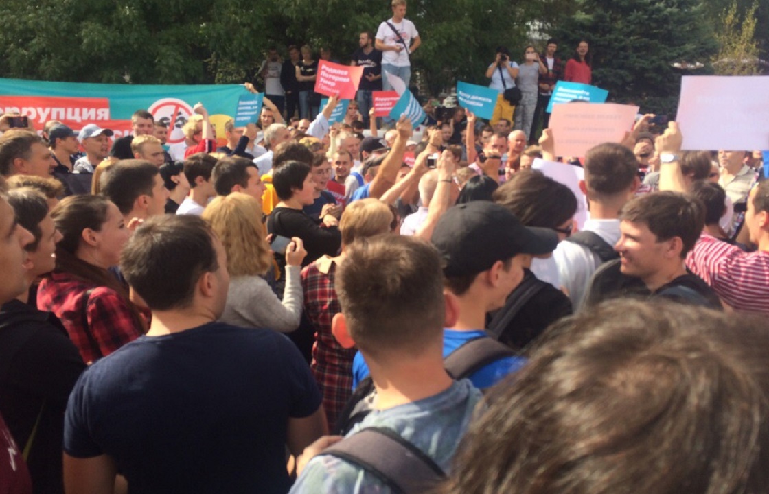 Около 500 человек вышли на акцию Навального в Ростове. Фоторепортаж