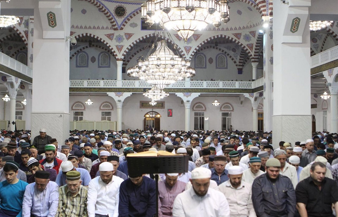 Зашедший помолиться в мечеть Махачкалы дагестанец лишился смартфона