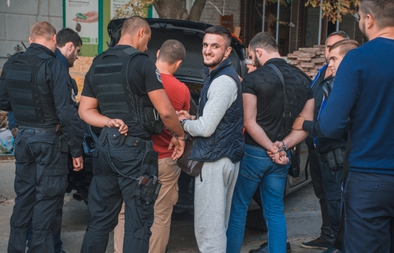 Киевские полицейские задержали сына бывшего полпреда главы Чечни в Украине. Видео