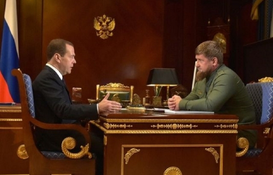Медведев отпразднует 200-летие Грозного с Кадыровым, если позволит график. Видео