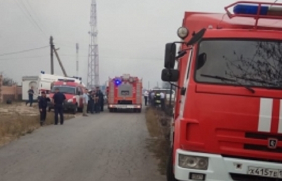 Пожарные Ростовской области почти день тушили возгорание сухой травы на 10 гектарах