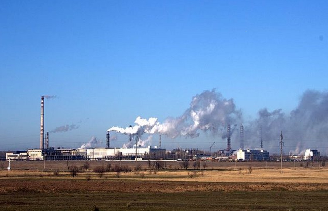 Аксенов поручил закрыть химический завод в Армянске, где произошел выброс