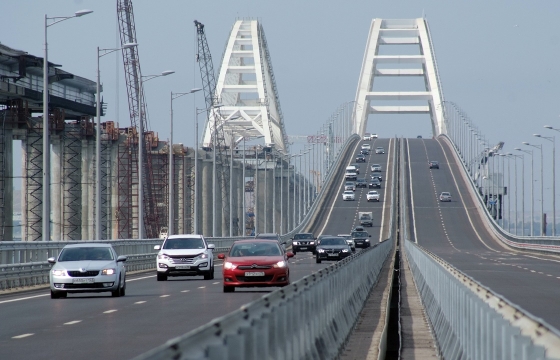 Десять ДТП произошло на Крымском мосту с момента его открытия