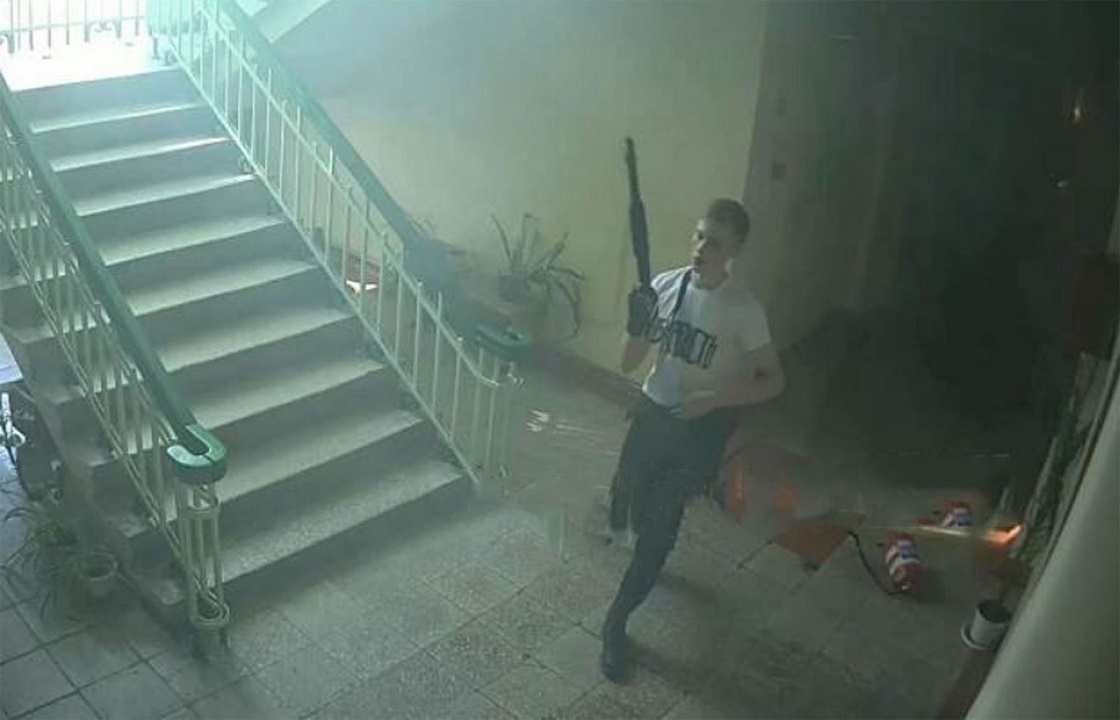 Керченский стрелок спрятал сейф и сжег Библию перед нападением на колледж. Видео