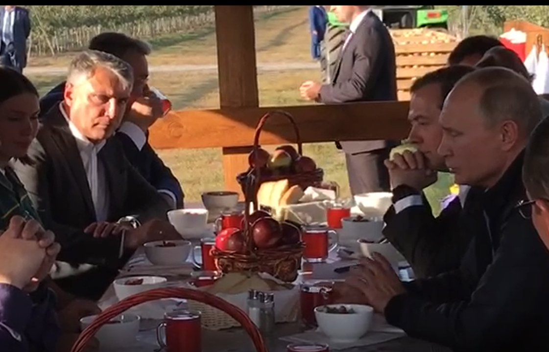 Стало известно, чем угощают Путина и Медведева в Ставрополе. Видео