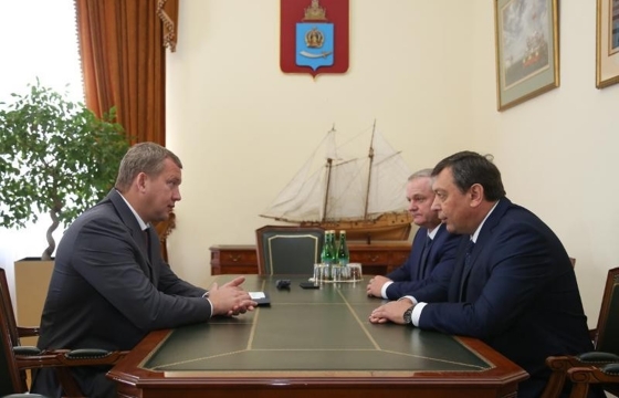 Главу погрануправления ФСБ Калмыкии и Астрахани представили врио губернатора Морозову