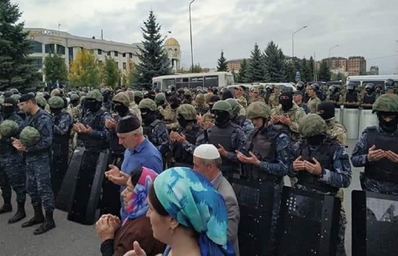 Сотни выступающих против ратификации границы с Чечней остаются на улицах Магаса – медиа