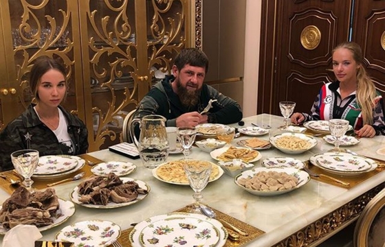Дочь Пескова рассказала, чему научилась в Чечне