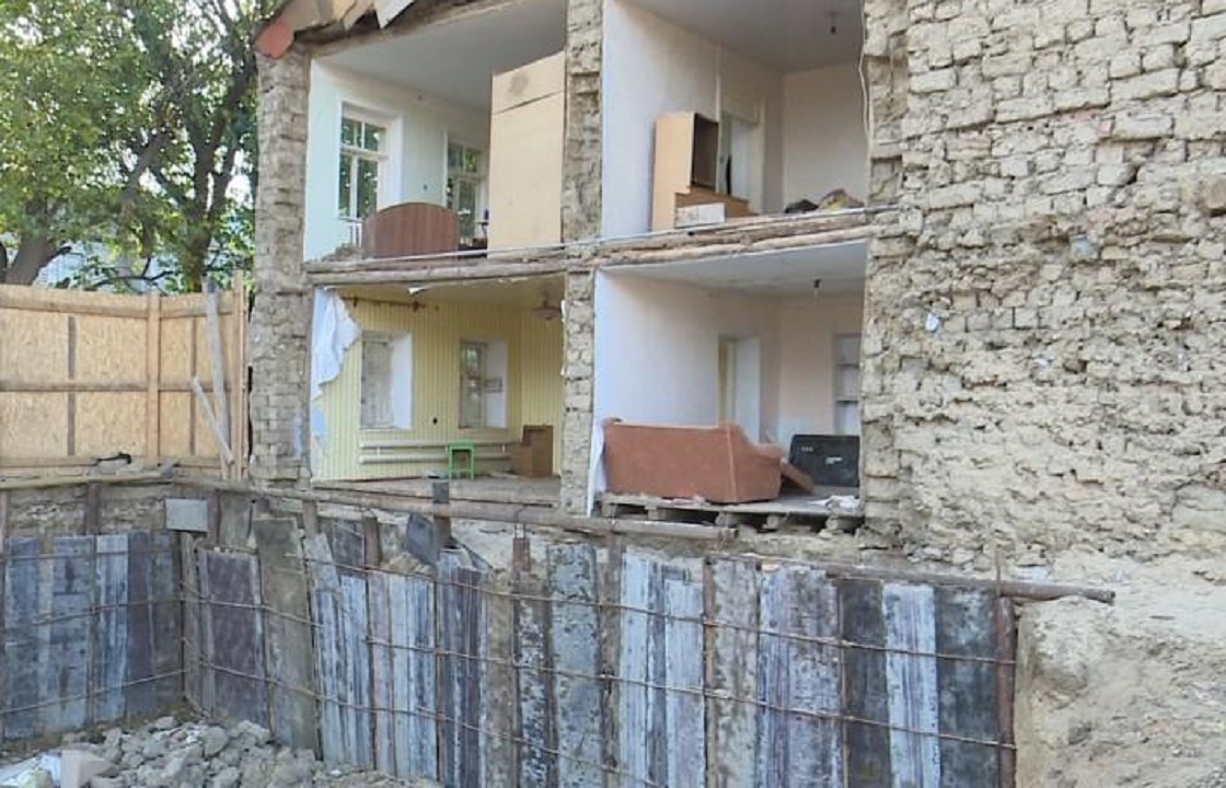 Мэрия Махачкалы: 16-этажка, рядом с которой обрушилась стена дома, строится без нарушений