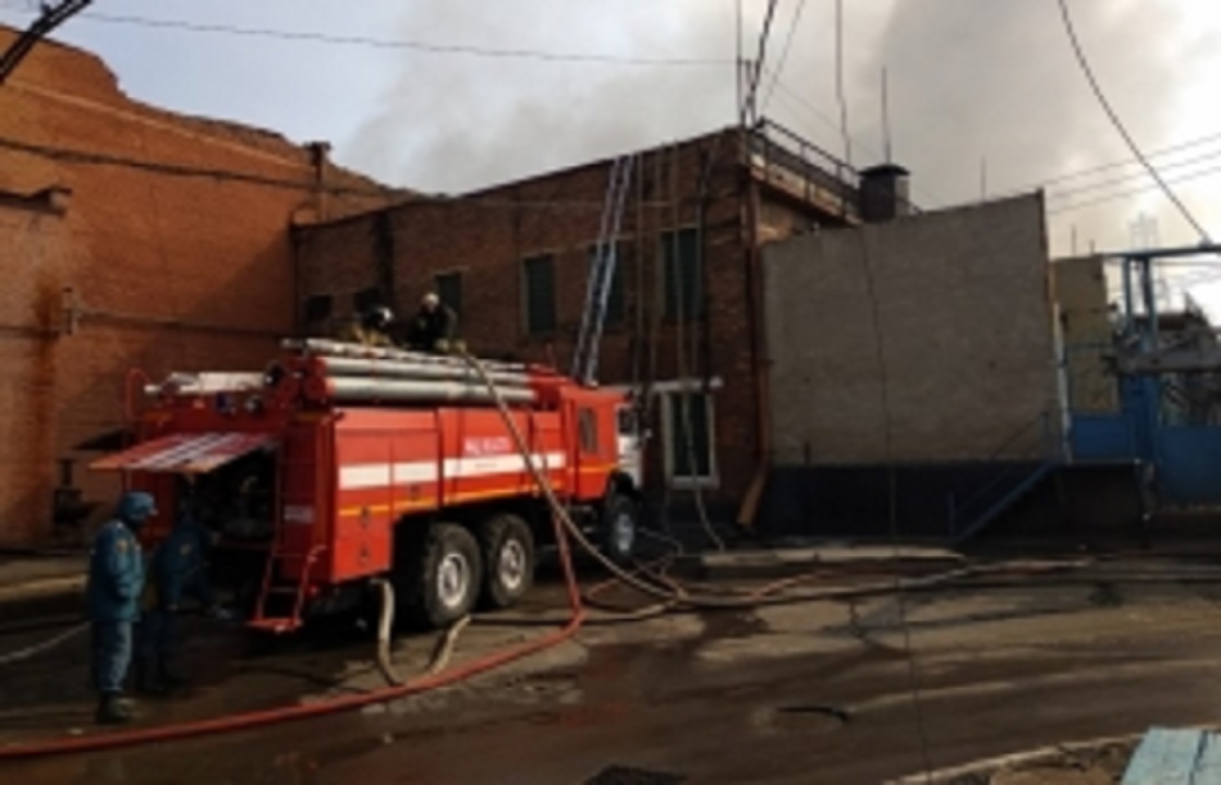 Пожарный погиб при тушении завода во Владикавказе - СКР