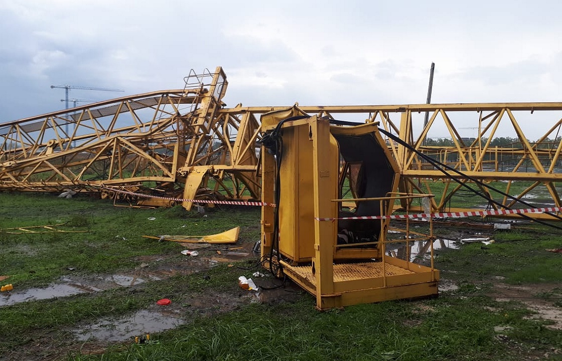 Ветром в Краснодаре опрокинуло строительный кран. Погиб рабочий