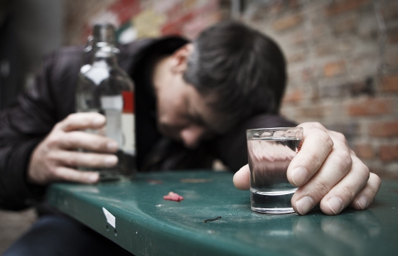 Пятеро жителей Калмыкии умерли, отравившись на празднике алкоголем