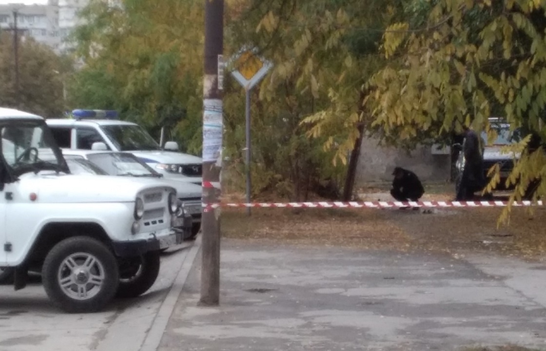 Взрывы в Таганроге. Местный житель забаррикадировался в квартире и обкидал двор петардами