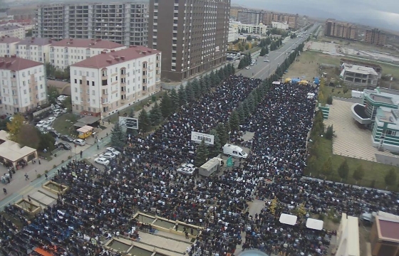 13 тысяч человек пришли на пятничную молитву в Магасе – медиа
