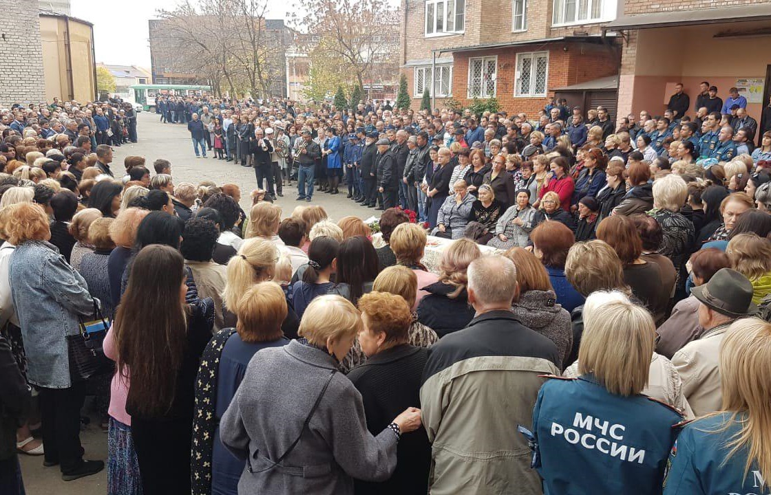 В Осетии прощаются с погибшим при пожаре на заводе «Электроцинк» спасателем