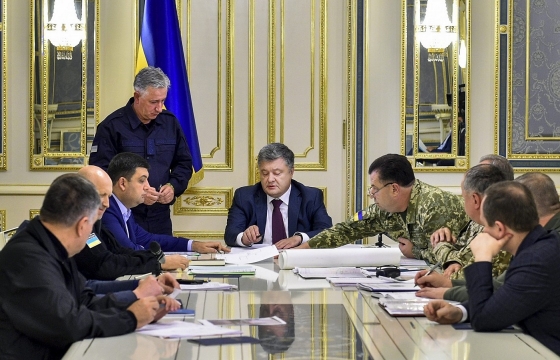 Порошенко созвал военный кабинет из-за ситуации в Керченском проливе