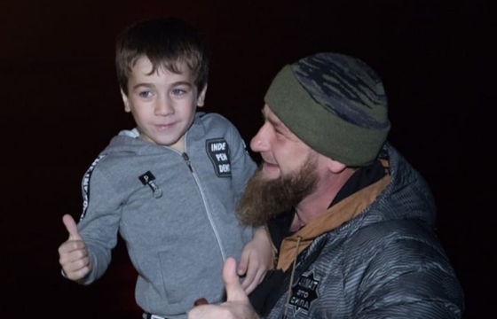 5-летний чеченец снова отжался и установил мировой рекорд. Видео