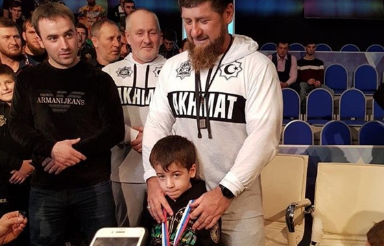 Кадыров устроил пятилетнему рекордсмену шопинг за свой счет. Видео