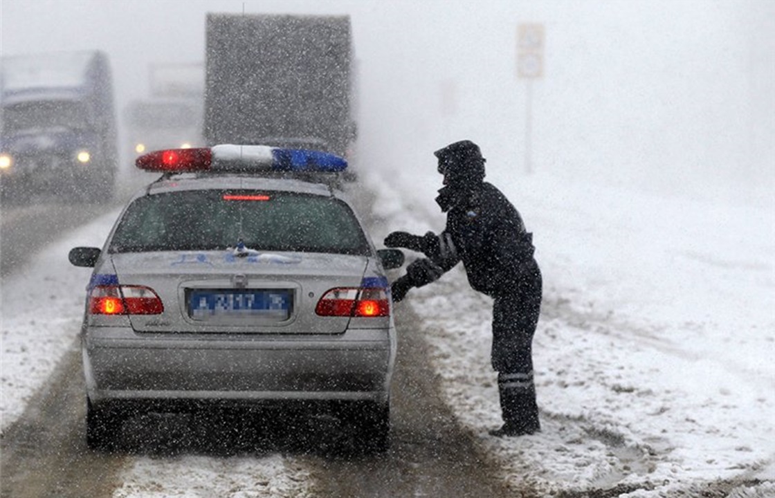 Снегопад парализовал автомобилистов Ставрополья
