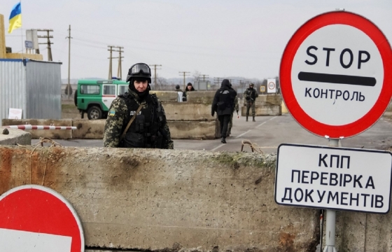 Иностранцам запретили въезжать в Крым из-за военного положения
