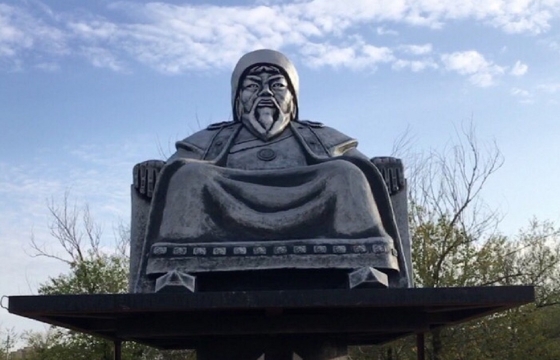 Первый в России памятник Чингисхану откроют в Калмыкии