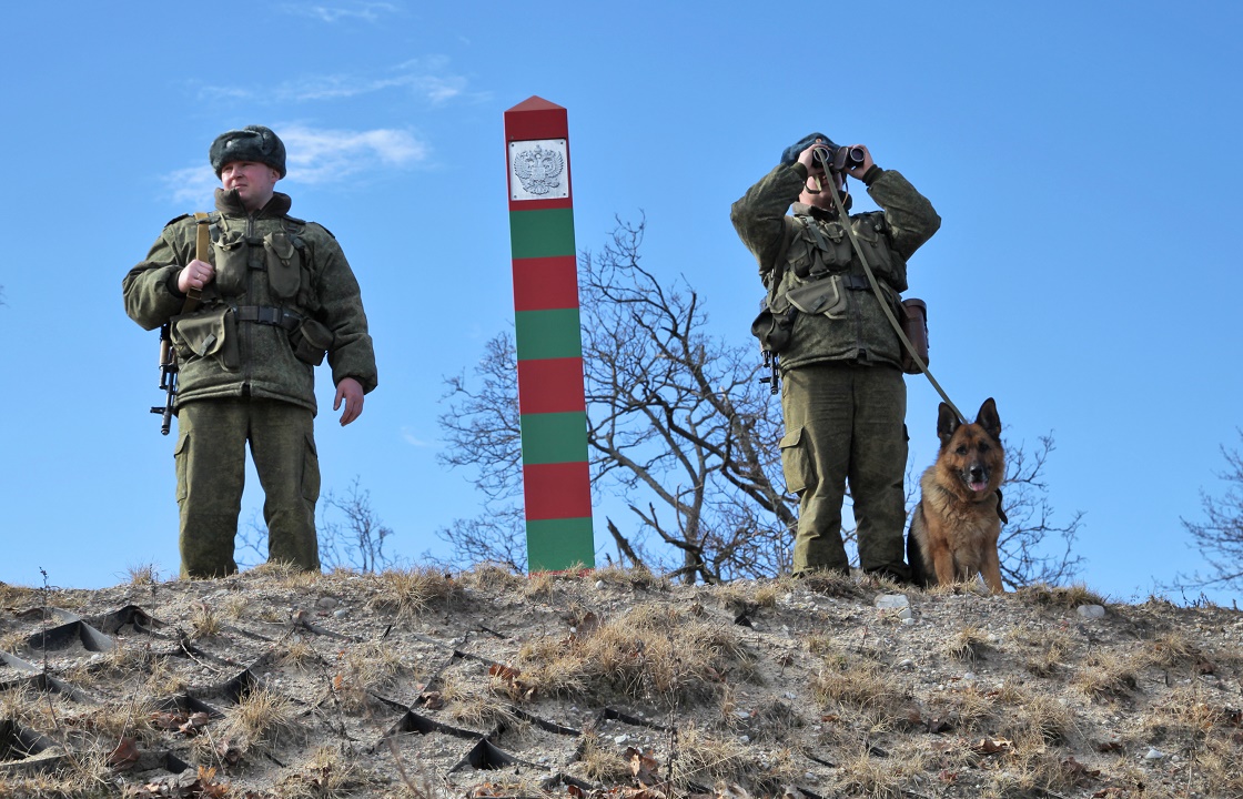 Таксист из Узбекистана получил срок за 43 незаконных пересечения границы с Россией