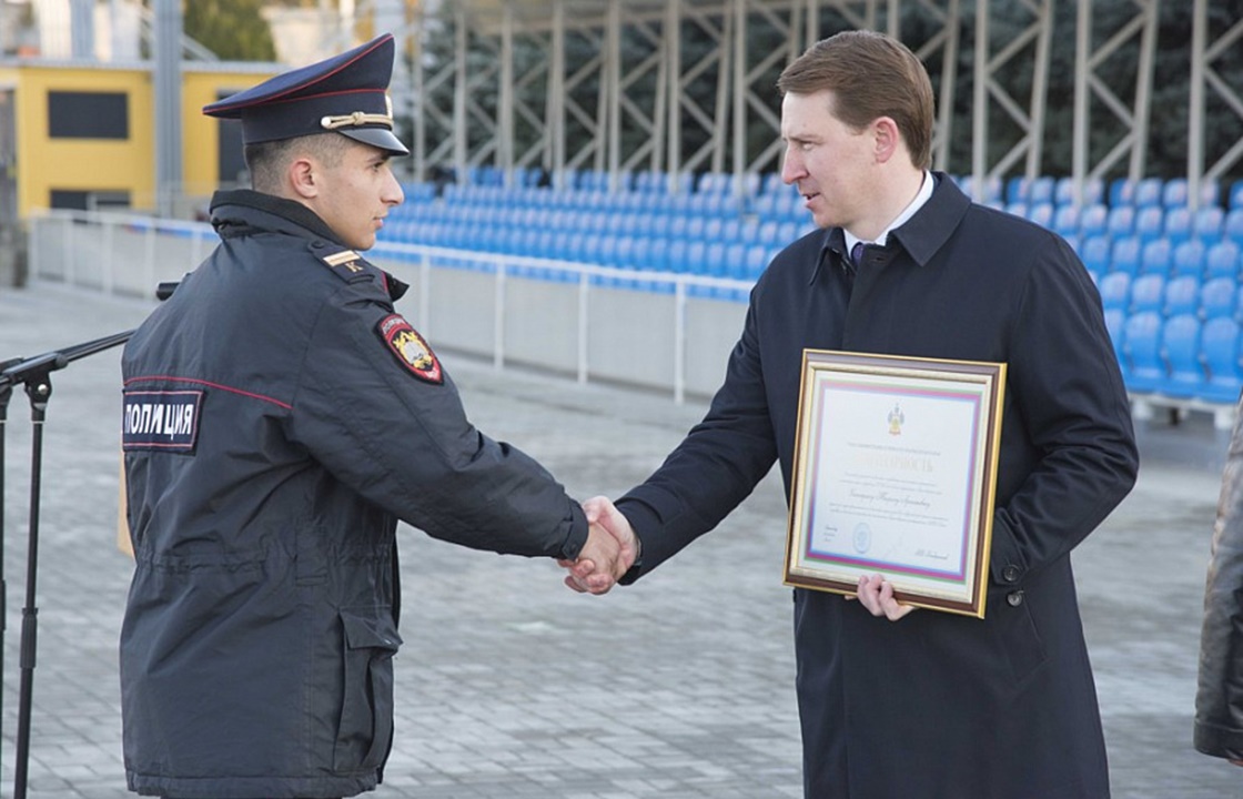Сотрудники и курсанты Краснодарского университета МВД получили награды из рук вице-губернатора Копайгородского