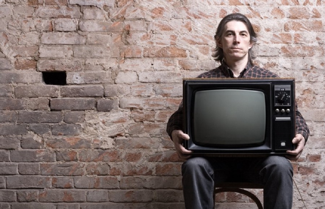 Мечтавший о телевизоре 18-летний волгоградец украл его у напарника, так как не мог купить