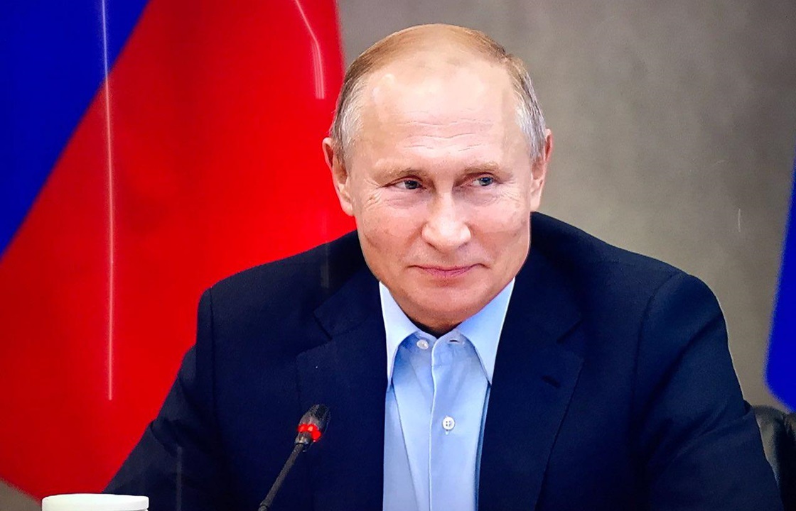 Путин пообщается с ведущими политиками России в Ялте без галстука