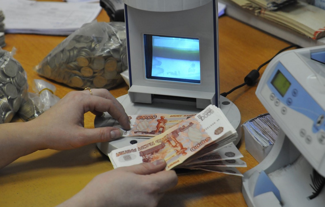 Сотрудница банка из Волжского украла деньги клиентов, чтобы погасить кредиты