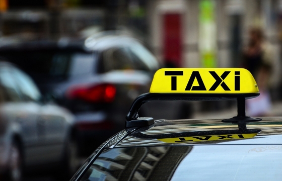 Астраханец сказал таксисту пин-код от карты и лишился 80 тысяч
