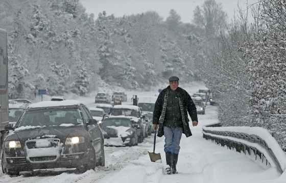Более 700 машин застряли в снежных заторах в Краснодарском крае. Подробности