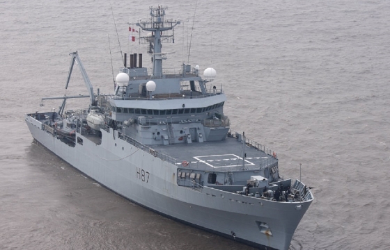 Разведывательному кораблю из Великобритании предложили пройти под Крымским мостом