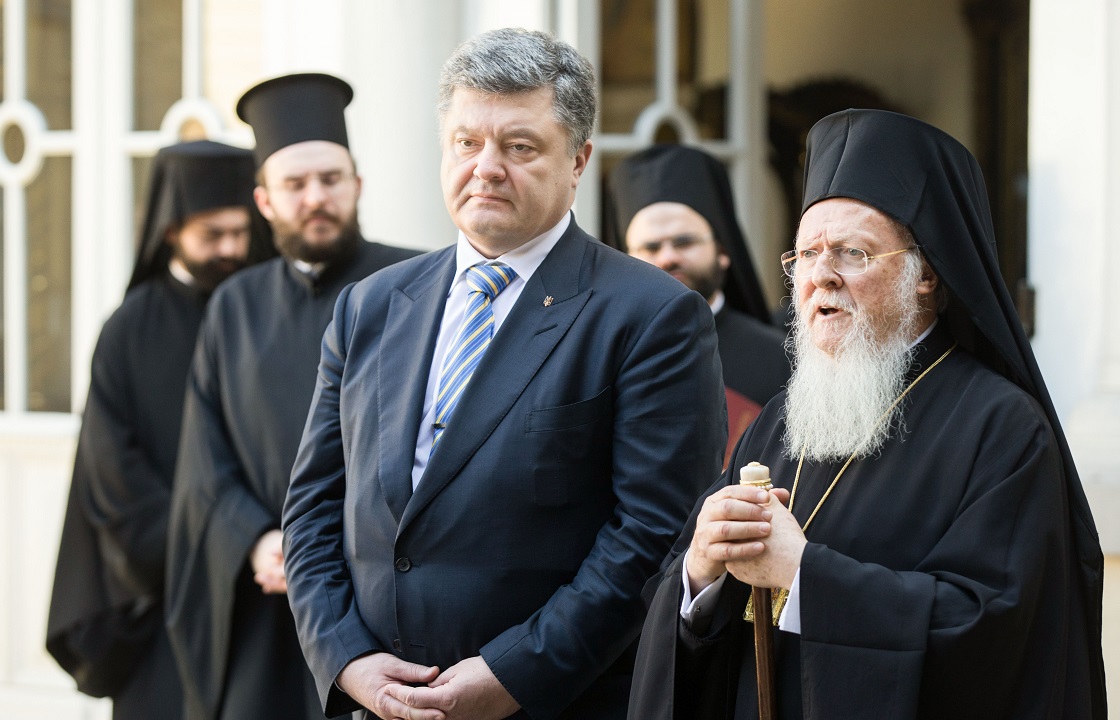 «Московскую церковь» на Украине переименуют – Порошенко подписал закон
