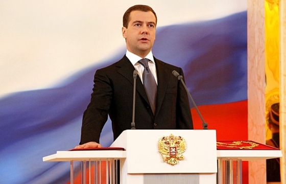 Медведев допустил изменения Конституции для актуализации статуса органов власти