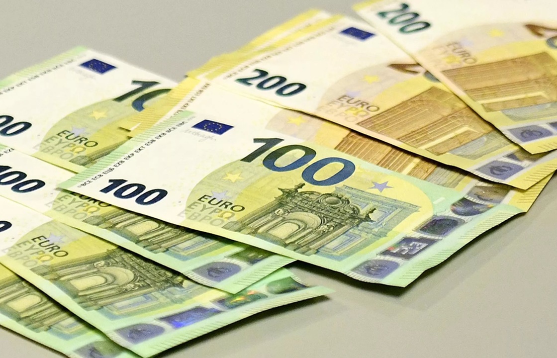 В Краснодаре задержали женщину, совершавшую покупки за поддельные евро
