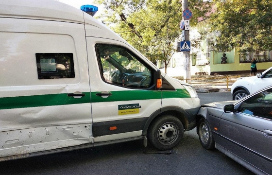 Полицейские из КЧР погибли, столкнувшись на встречке с инкассаторским фургоном