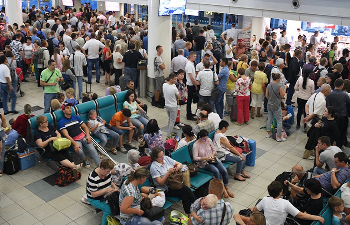 Задержку рейсов в аэропорту Симферополя объяснили погодными условиями